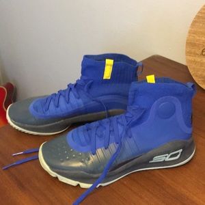 Under Armour size 6.5 Youth Basketball Shoes